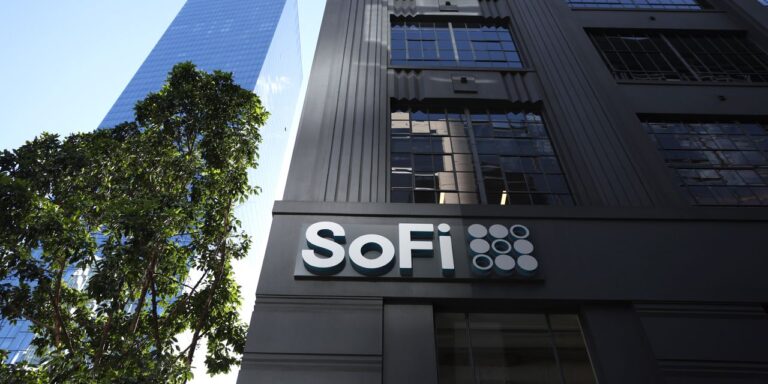 SoFi crashes price target as investors show ‘more continued interest’